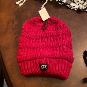 UGG winter hat with hole for pony tail